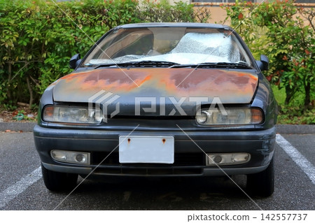 生鏽的汽車(圖) 生鏽的汽車(圖) 142557737
