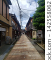 Tasteful cityscape 142558062