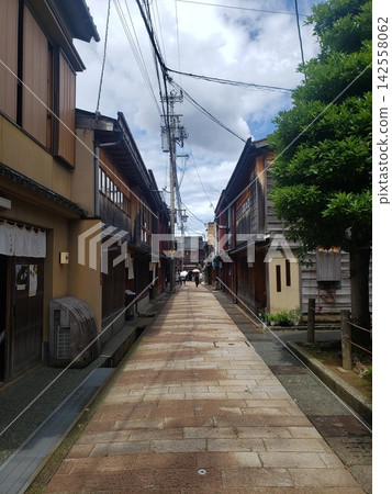 Tasteful cityscape Tasteful cityscape 142558062
