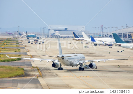 An airplane prepares for takeoff on the runway at Kansai International Airport in Osaka Prefecture. An airplane prepares for takeoff on the runway at Kansai International Airport in Osaka Prefecture. 142558455