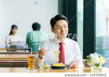 A man who takes lunch A man who takes lunch 142558633