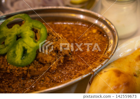 Curry and bell pepper garnish 142559673