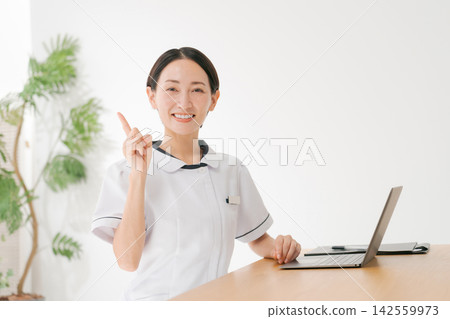 美容院的女職工 美容院的女職工 142559973