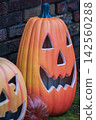 Landscape with Halloween pumpkins 142560288