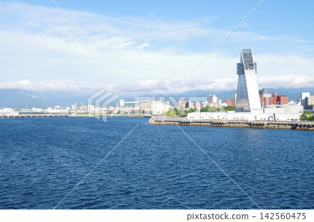 從紀念船上眺望藍色海洋公園 從紀念船上眺望藍色海洋公園 142560475
