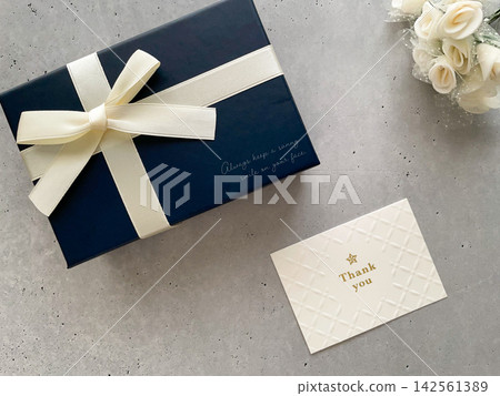 禮品盒和感謝卡 禮品盒和感謝卡 142561389