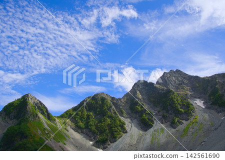 The Hotaka mountain range in the Northern Alps, and Mount Maehotaka and the North Ridge as seen from Karasawa. 142561690