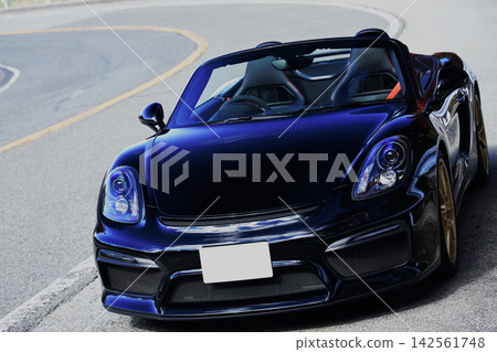 閃亮的黑色敞篷車 閃亮的黑色敞篷車 142561748