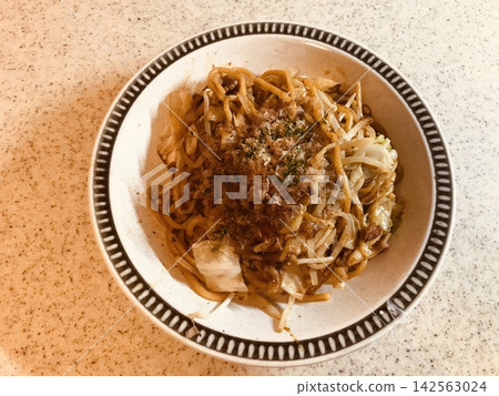 Fried noodles Fried noodles 142563024