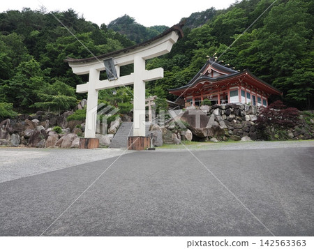 山梨縣甲府市昇仙峽:夫妻木神社、姬之宮 山梨縣甲府市昇仙峽:夫妻木神社、姬之宮 142563363