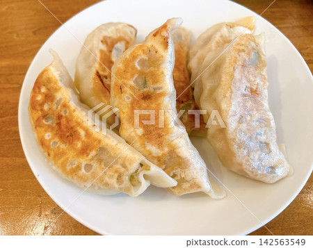 煎餃子 煎餃子 142563549