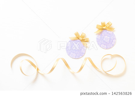 Background material - Papercraft Christmas balls Background material - Papercraft Christmas balls 142563826