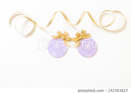 Background material - Papercraft Christmas balls Background material - Papercraft Christmas balls 142563827