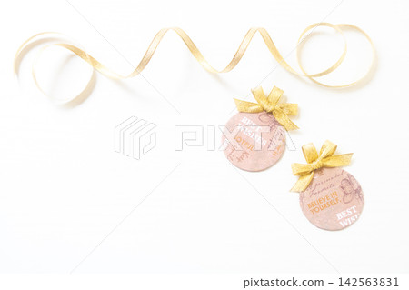 Background material - Papercraft Christmas balls Background material - Papercraft Christmas balls 142563831