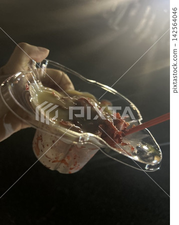 煙火節小吃攤上的草莓刨片 煙火節小吃攤上的草莓刨片 142564046