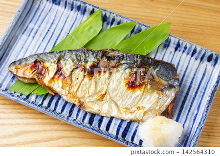 Grilled salted mackerel (Japanese cuisine) Grilled salted mackerel (Japanese cuisine) 142564310