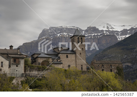 Torla village church and pyrenees mountains in ordesa valley 142565387
