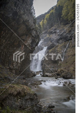 Waterfall cascading down rock cliffs in ordesa national park 142565395
