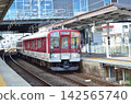 Kintetsu Railway train, local train arriving at Kuwana Station 142565740
