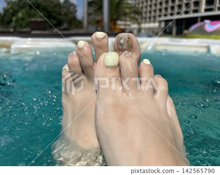 度假期間的腳趾甲 度假期間的腳趾甲 142565790