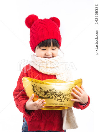 Happy Asian girl holding a large gold ingot (Yuanbao) wishing for wealth and prosperity in Chinese New Year.The Chinese characters above: "Attract Wealth and Treasure" 142566528