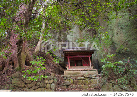 【相模原市】石代山登山道上的飯綱大權現神社 【相模原市】石代山登山道上的飯綱大權現神社 142567576