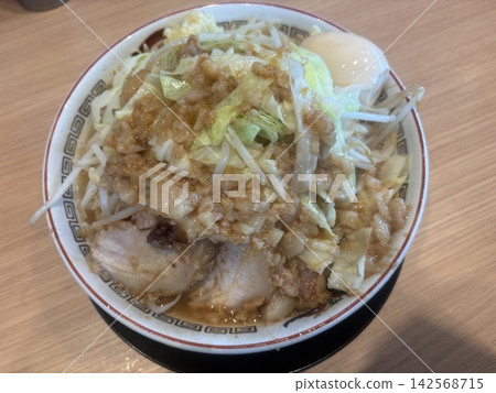 Fill your stomach! All toppings included! Jiro-style ramen with a seasoned egg. Fill your stomach! All toppings included! Jiro-style ramen with a seasoned egg. 142568715