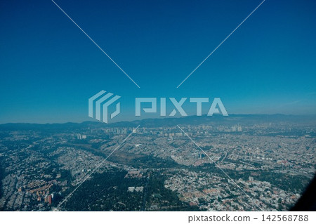A view of Mexico City's vast urban area from above. 142568788