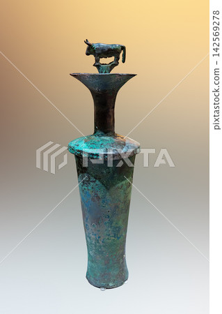 Bronze cup with standing ox finial, Warring States period, China Yunnan Provincial Museum collection Bronze cup with standing ox finial, Warring States period, China Yunnan Provincial Museum collection 142569278