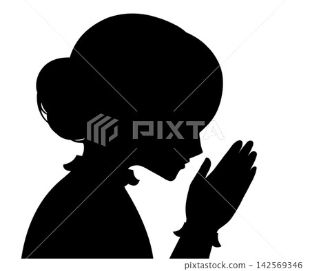 雙手交握的女性剪影。 雙手交握的女性剪影。 142569346