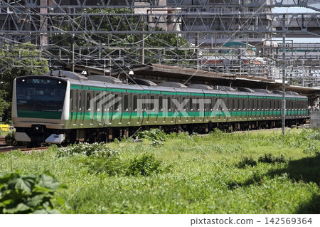 開往大崎的埼京線 E233 系列列車從板橋站出發,當時側線尚未完成。 開往大崎的埼京線 E233 系列列車從板橋站出發,當時側線尚未完成。 142569364