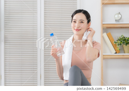 女性伸展 女性伸展 142569499
