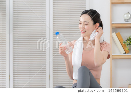 女性伸展 女性伸展 142569501