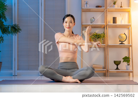 女性伸展 女性伸展 142569502