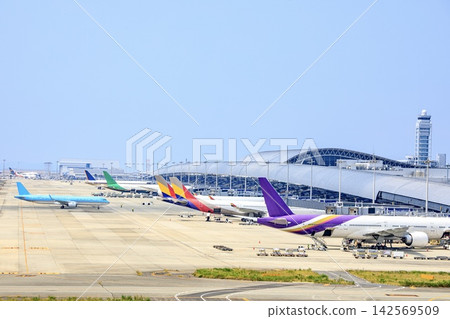 從大阪府Sky View觀景台眺望關西機場北翼 從大阪府Sky View觀景台眺望關西機場北翼 142569509