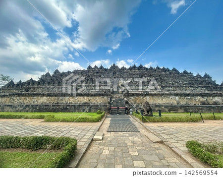 Borobudur Temple, a World Heritage Site in Yogyakarta, Indonesia, is a perfect spot for Instagram photos. Borobudur Temple, a World Heritage Site in Yogyakarta, Indonesia, is a perfect spot for Instagram photos. 142569554