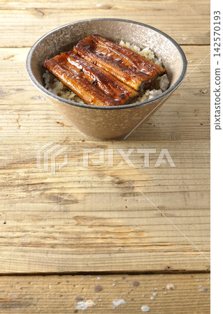一張鰻魚飯(鰻魚蓋飯)單人份照片。 一張鰻魚飯(鰻魚蓋飯)單人份照片。 142570193