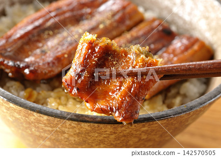 鰻魚飯(鰻魚蓋飯) 鰻魚飯(鰻魚蓋飯) 142570505