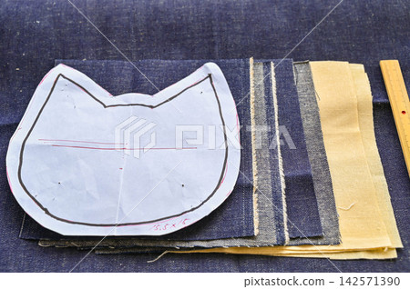 Pattern and cutting instructions Pattern and cutting instructions 142571390