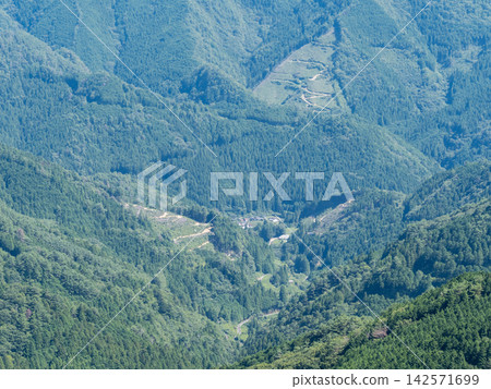[Shikoku Karst] View from near the terrace 142571699
