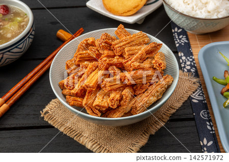 deep Fried Dried Tofu Sticks Fuzhu, Crispy Golden Bean Curd Roll Pastry 142571972