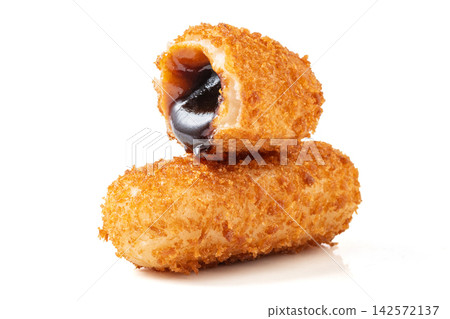 macro shot of crispy fried glutinous rice cakes with molten brown sugar syrup bursting inside, isolated on white background macro shot of crispy fried glutinous rice cakes with molten brown sugar syrup bursting inside, isolated on white background 142572137