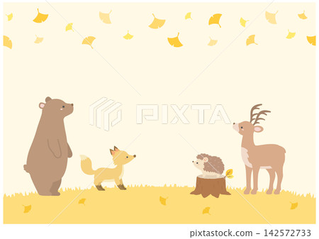 一幅描繪秋日森林中可愛動物的插圖，邊框為銀杏葉。 142572733