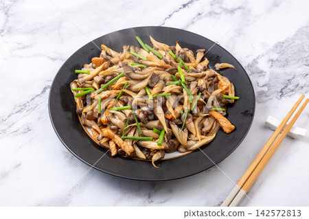 stir-fried Shredded Pork with Mushrooms, Classic Chinese Home-style Comfort Food 142572813