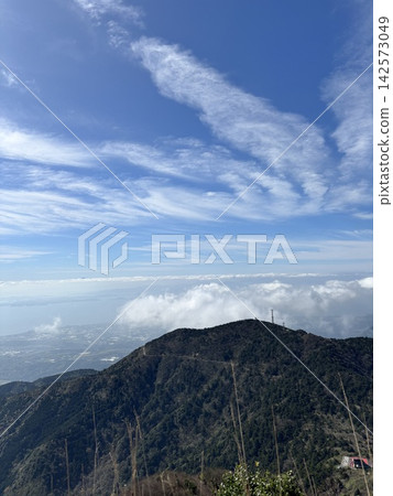 從雲仙二田峠眺望,群山綿延,藍天遼闊。 從雲仙二田峠眺望,群山綿延,藍天遼闊。 142573049