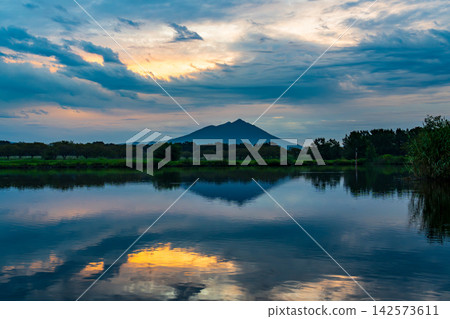 Mount Tsukuba reflected in the waters of the Mochijima Floodplain in Ibaraki Prefecture in the morning. Mount Tsukuba reflected in the waters of the Mochijima Floodplain in Ibaraki Prefecture in the morning. 142573611
