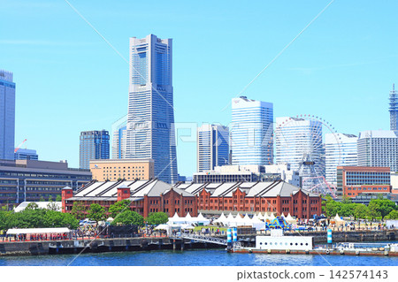 神奈川縣橫濱市橫濱紅磚倉庫與地標塔風景 神奈川縣橫濱市橫濱紅磚倉庫與地標塔風景 142574143