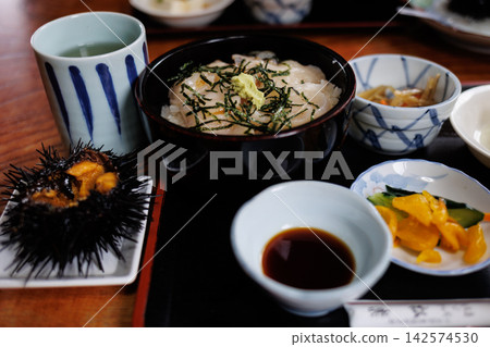 來自青森縣東通村野牛漁港的扇貝和扇貝飯 142574530