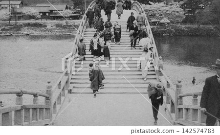Old photograph, 1918-1933, Kintaikyo Bridge, Iwakuni City, Yamaguchi Prefecture. Old photograph, 1918-1933, Kintaikyo Bridge, Iwakuni City, Yamaguchi Prefecture. 142574783