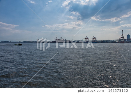 陽光灑滿大海 陽光灑滿大海 142575130